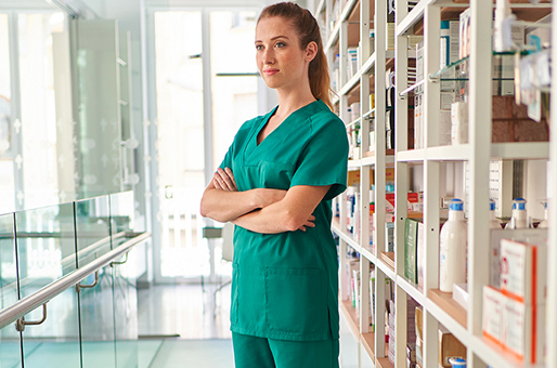 enfermera con uniforme sanitario